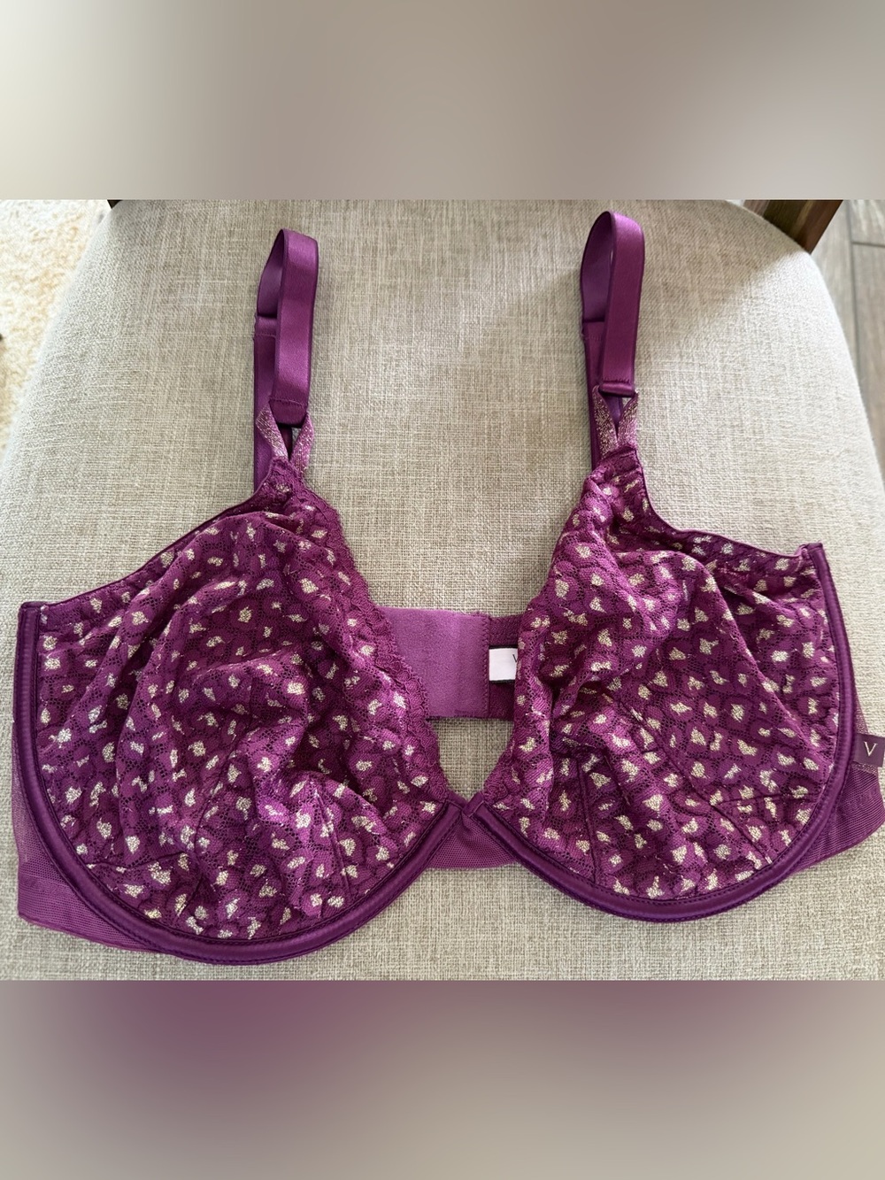 Victoria's Secret Unlined Demi
Underwire Bra ~ Size 38DDD ~